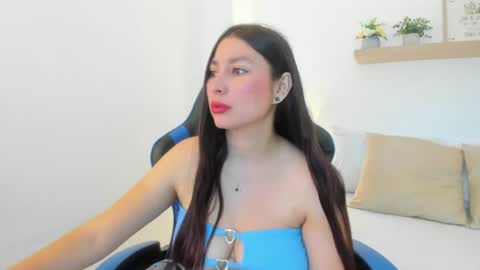 Snapshot of bella_99x chatting on 07/17/26, 11:50 Bel 3 online show from 07/17/26, 11:50