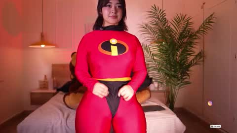 Snapshot of bella__donne chatting on 10/19/25, 04:07 online show from 10/19/25, 04:07
