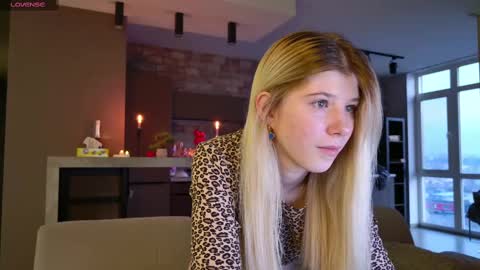 Bella online show from 03/10/25, 04:17