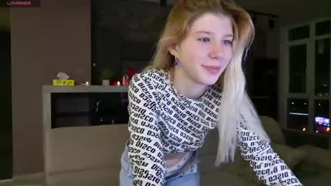 Bella online show from 03/10/25, 06:12