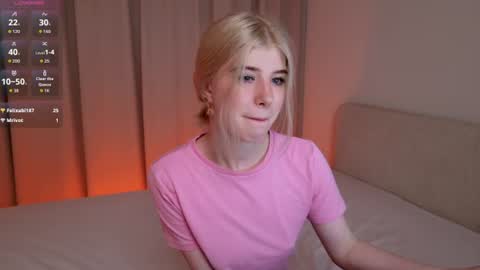 Snapshot of bella_amoury chatting on 06/12/26, 06:07 Bella online show from 06/12/26, 06:07