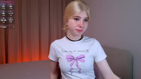 Snapshot of bella_amoury chatting on 07/13/26, 08:11 Bella online show from 07/13/26, 08:11
