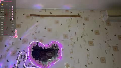 Snapshot of bella_and_alice chatting on 10/31/25, 06:20 bella_and_alice online show from 10/31/25, 06:20