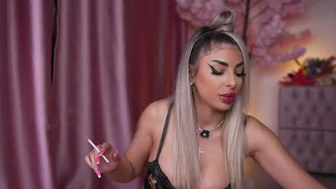 Snapshot of bella_blonda chatting on 05/02/26, 10:15 Emma Bella online show from 05/02/26, 10:15