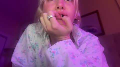 Snapshot of bella_christian chatting on 02/10/25, 04:52 Bella Baby online show from 02/10/25, 04:52