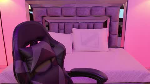 Bella  online show from 11/29/25, 04:15