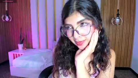 Snapshot of bella_cuttee chatting on 07/21/26, 06:38 B E L L A online show from 07/21/26, 06:38