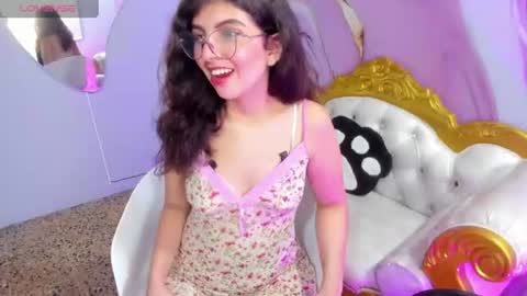 Snapshot of bella_cuttee chatting on 07/24/26, 07:23 B E L L A online show from 07/24/26, 07:23