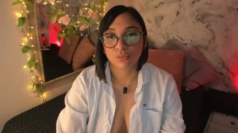 Snapshot of bella_desi chatting on 05/26/26, 01:18 Dessi online show from 05/26/26, 01:18