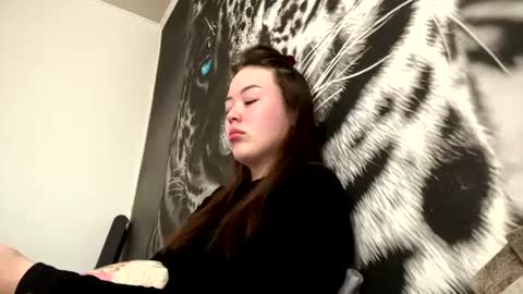 Hanna here Welcome  online show from 05/13/26, 03:59
