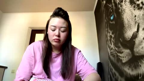 Hanna here Welcome  online show from 05/17/26, 04:21