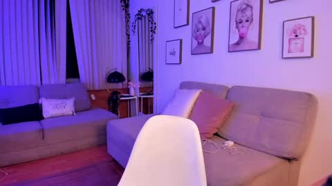 Snapshot of bella_es chatting on 09/10/25, 11:27 Onlyfans isa bella 23 online show from 09/10/25, 11:27