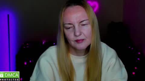 Snapshot of bella_hadatt chatting on 02/21/26, 12:28 Bella online show from 02/21/26, 12:28