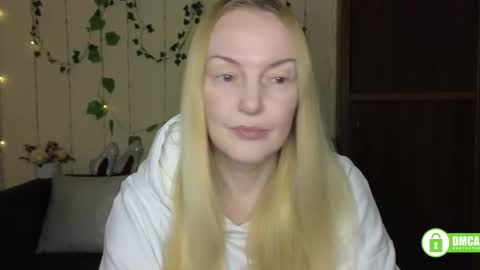 Snapshot of bella_hadatt chatting on 02/24/26, 06:22 Bella online show from 02/24/26, 06:22