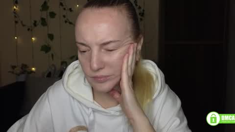 Snapshot of bella_hadatt chatting on 02/25/26, 12:48 Bella online show from 02/25/26, 12:48