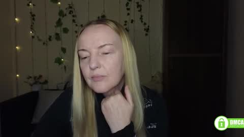 Snapshot of bella_hadatt chatting on 03/03/26, 12:22 Bella online show from 03/03/26, 12:22