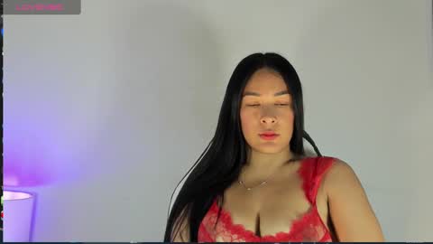 Snapshot of bella_hadid1_ chatting on 02/28/25, 01:58 Laura online show from 02/28/25, 01:58