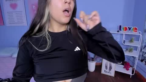  Bella  online show from 12/19/25, 07:43