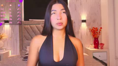 Snapshot of bella_martini_ chatting on 03/25/26, 12:00 bella_martini_ online show from 03/25/26, 12:00