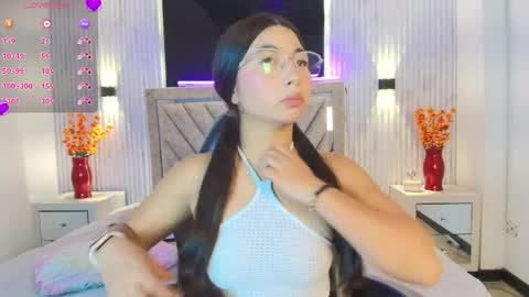 Snapshot of bella_martini_ chatting on 04/17/26, 11:57 bella_martini_ online show from 04/17/26, 11:57