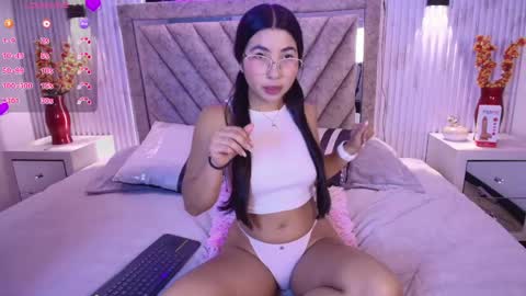 Snapshot of bella_martini_ chatting on 04/20/26, 01:03 bella_martini_ online show from 04/20/26, 01:03