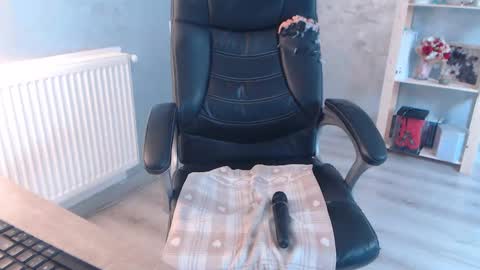 Snapshot of bella_miax chatting on 01/17/25, 10:44 online show from 01/17/25, 10:44