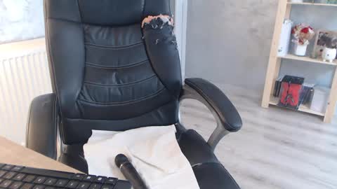 Snapshot of bella_miax chatting on 03/04/25, 10:57 online show from 03/04/25, 10:57