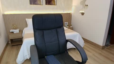 bella_millers online show from 03/31/26, 06:52