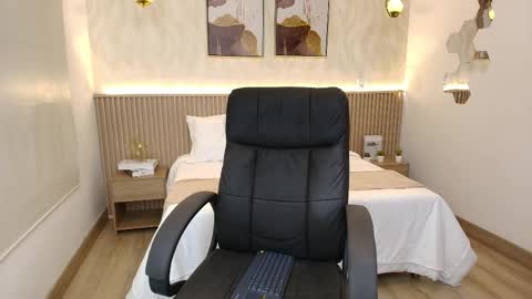 bella_millers online show from 04/01/26, 06:49