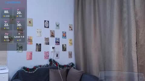 Snapshot of bella_murrrr chatting on 12/21/25, 01:07 Bella online show from 12/21/25, 01:07