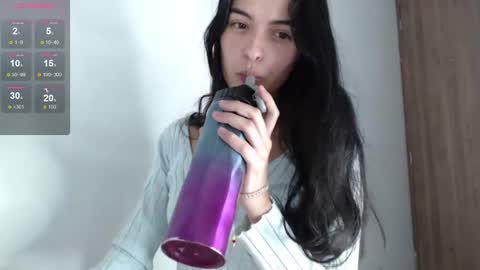 Snapshot of bella_musee chatting on 12/20/24, 03:47   online show from 12/20/24, 03:47