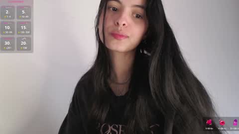 Snapshot of bella_musee chatting on 01/24/25, 03:13   online show from 01/24/25, 03:13