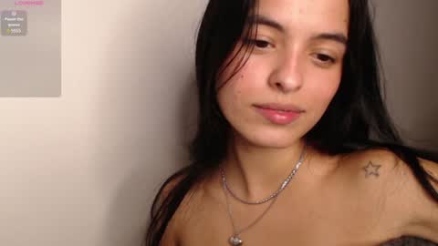 Snapshot of bella_musee chatting on 02/03/25, 02:36   online show from 02/03/25, 02:36