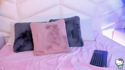 Snapshot of bella_peach_ chatting on 06/13/26, 04:32 bella_peach_ online show from 06/13/26, 04:32
