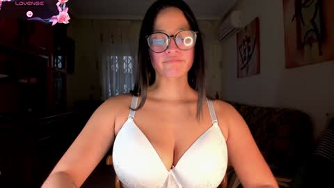 Snapshot of bella_pocahontas3 chatting on 02/02/25, 05:26 bella_pocahontas3 online show from 02/02/25, 05:26
