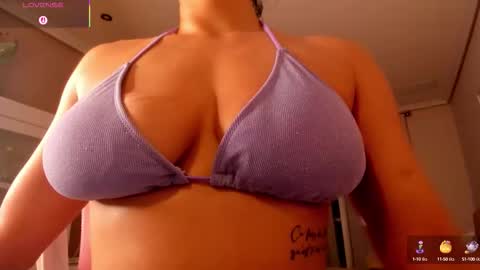 Snapshot of bella_pocahontas3 chatting on 10/11/25, 09:57 bella_pocahontas3 online show from 10/11/25, 09:57