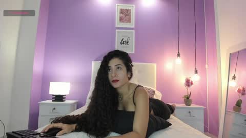 Snapshot of bella_ponce1 chatting on 01/04/25, 03:07 Bella Ponce  online show from 01/04/25, 03:07