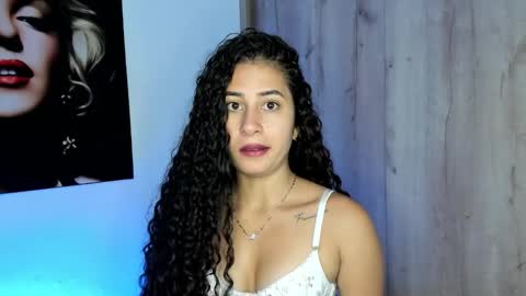 Snapshot of bella_ponce1 chatting on 10/08/25, 02:58 Bella Ponce  online show from 10/08/25, 02:58