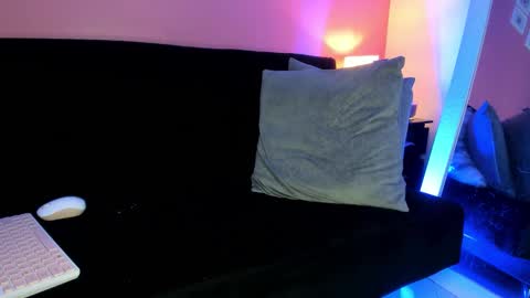 Snapshot of bella_ponce1 chatting on 11/16/25, 12:16 Bella Ponce online show from 11/16/25, 12:16