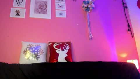 Snapshot of bella_ponce1 chatting on 11/25/25, 02:50 Bella Ponce online show from 11/25/25, 02:50