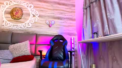 Snapshot of bella_salvatore chatting on 09/26/25, 04:38     online show from 09/26/25, 04:38