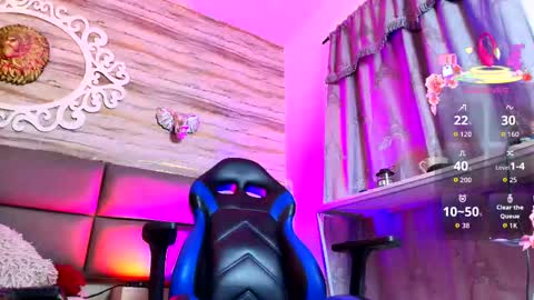 Snapshot of bella_salvatore chatting on 09/26/25, 04:44     online show from 09/26/25, 04:44