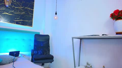 Snapshot of bella_salvatore chatting on 11/09/25, 08:40 online show from 11/09/25, 08:40