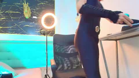 Snapshot of bella_salvatore chatting on 11/20/25, 08:52 online show from 11/20/25, 08:52