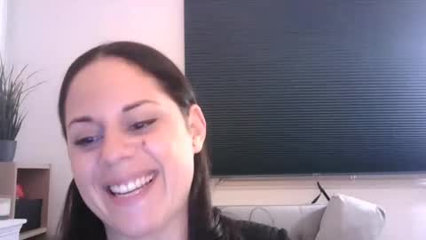 Snapshot of bella_sexy_feet chatting on 12/14/24, 05:03 bella_sexy_feet online show from 12/14/24, 05:03