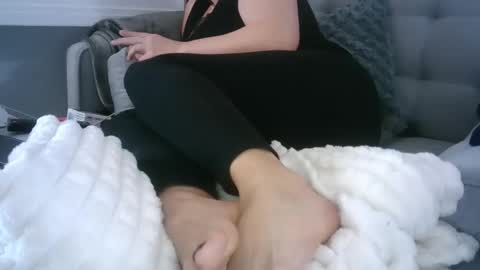 Snapshot of bella_sexy_feet chatting on 01/15/25, 03:07 bella_sexy_feet online show from 01/15/25, 03:07