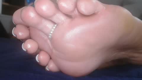 Snapshot of bella_sexy_feet chatting on 02/26/25, 03:52 bella_sexy_feet online show from 02/26/25, 03:52