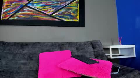 bella_sstone online show from 10/04/25, 12:25