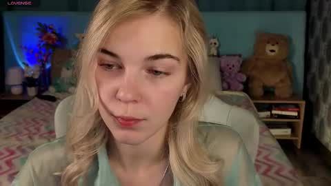 Bella online show from 11/17/25, 12:49