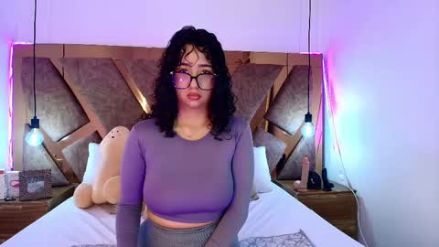 Snapshot of bella_swwan_ chatting on 04/25/26, 01:52 Bella Swwan online show from 04/25/26, 01:52